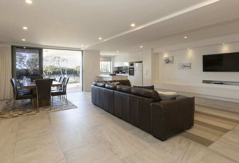 带4个卧室的公寓, Bay Royal Apartments