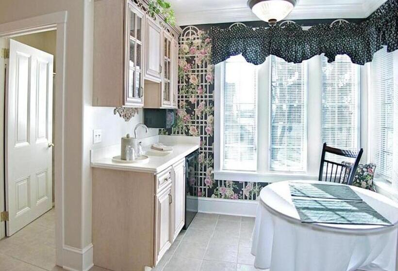 小型套房, Birdinhand Village Inn & Suites