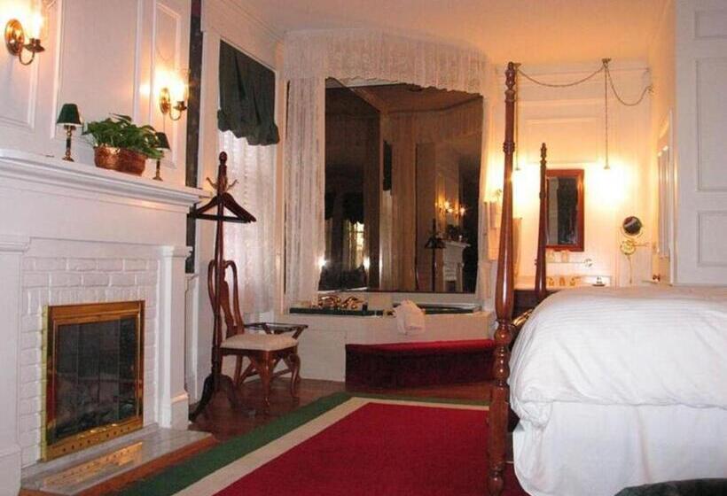 带大床的套房, Birdinhand Village Inn & Suites