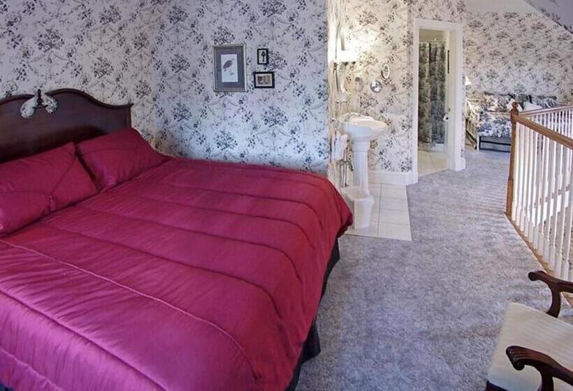 带大床的套房, Birdinhand Village Inn & Suites