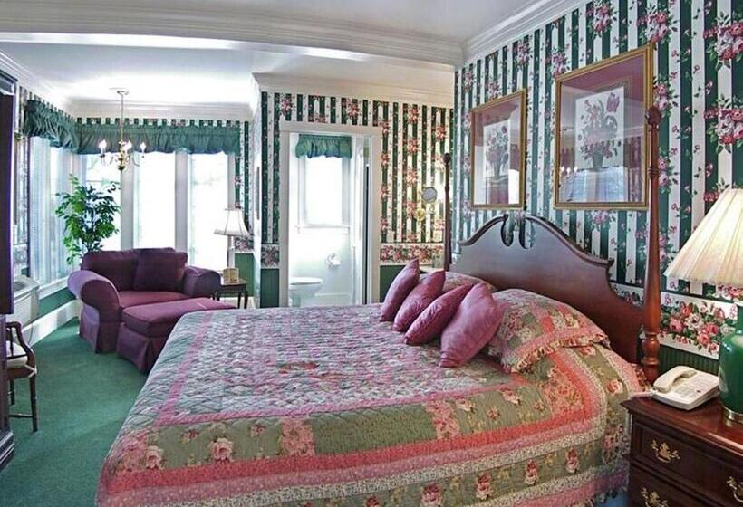 带大床的套房, Birdinhand Village Inn & Suites