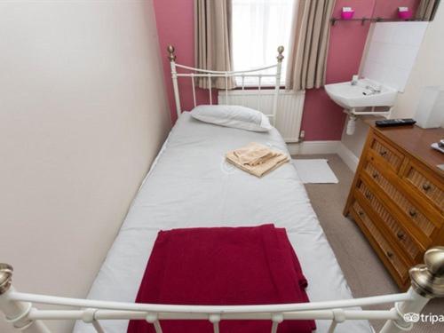 اتاق استاندارد یک تخته با سرویس بهداشتی مشترک, The Beeches