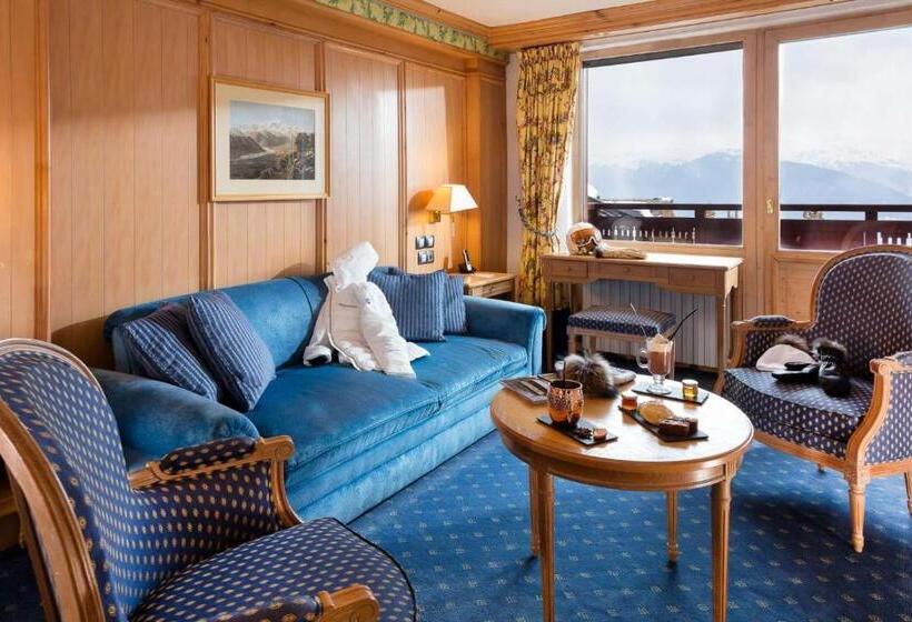 جناح جونيور, Carlina