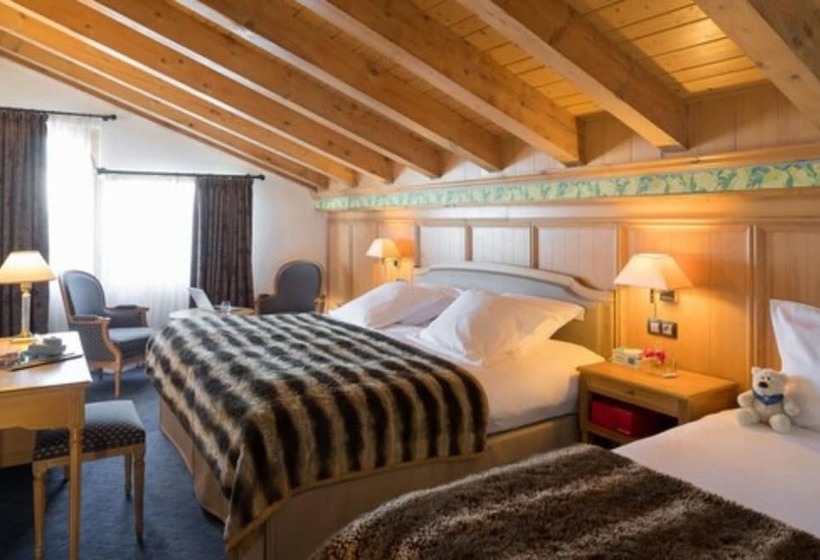 חדר סופריור לשלושה, Carlina