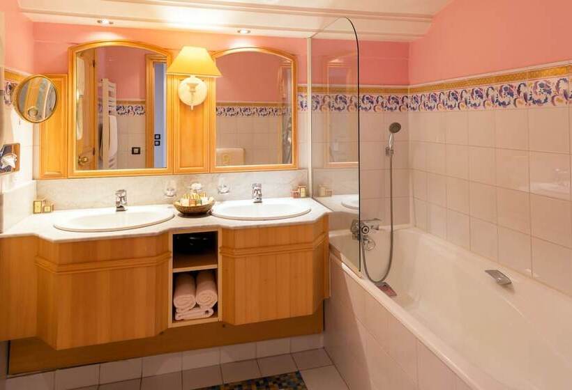 غرفة عائلية, Carlina