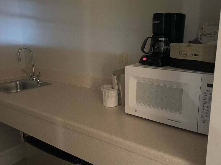 标准间, Selinsgrove Inn