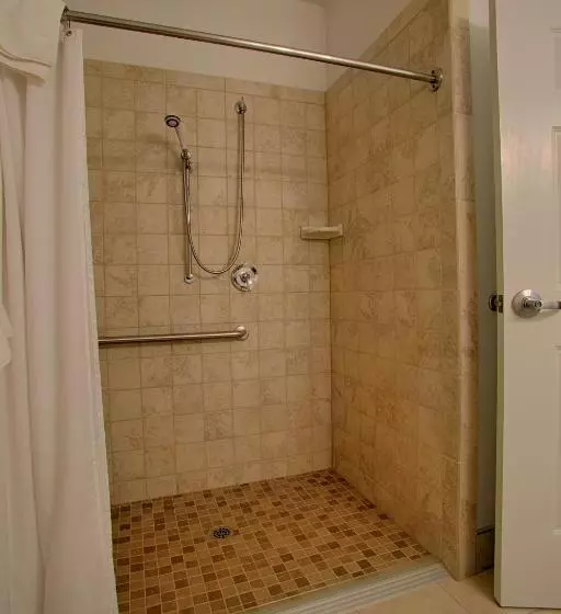 身障者適用キングサイズベッドルーム, Selinsgrove Inn