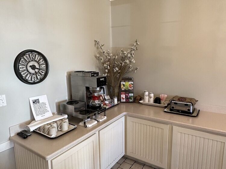 标准间, Selinsgrove Inn