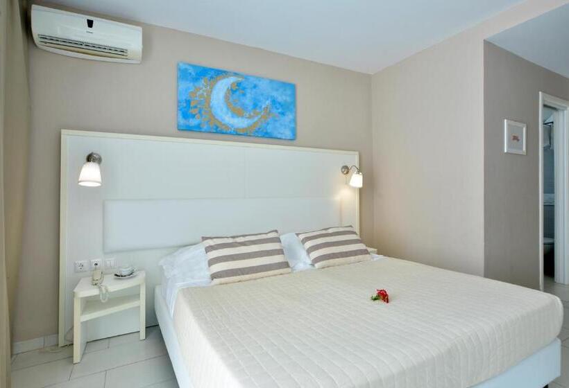 패밀리 룸 풀장 전망, Sidari Beach