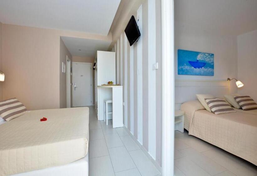 패밀리 룸 풀장 전망, Sidari Beach