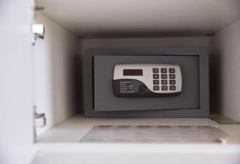 패밀리 룸 풀장 전망, Sidari Beach