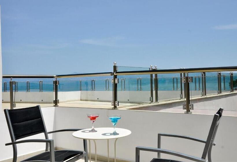 주니어 스위트 측면 바다 전망, Sidari Beach