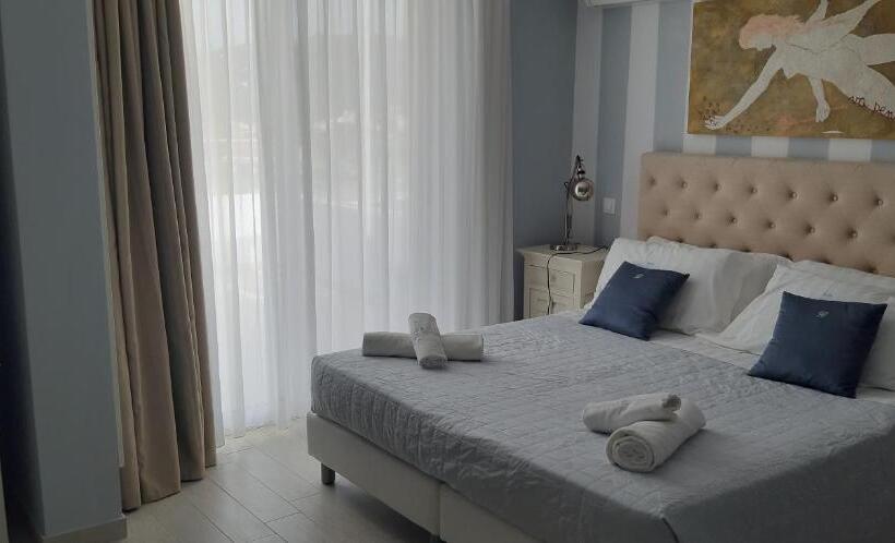 주니어 스위트 측면 바다 전망, Sidari Beach