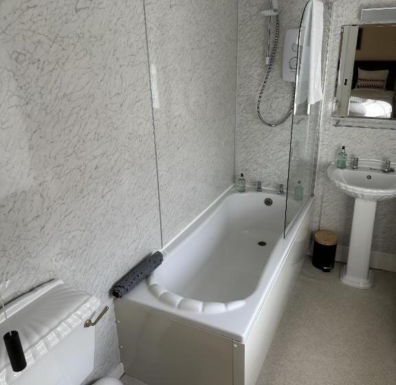 スタンダードルーム, The Smiddy Haugh