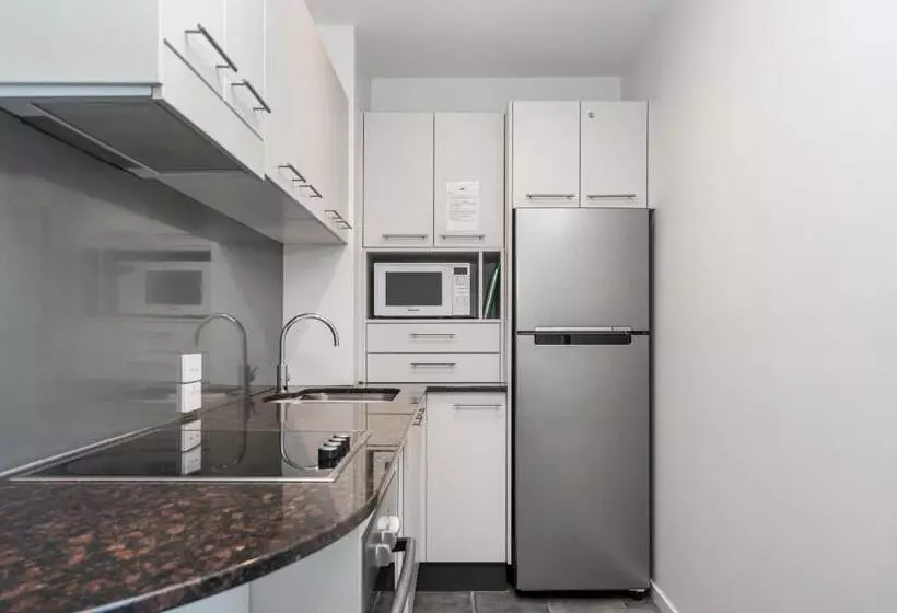 オーシャンビューバルコニー付きワンベッドルームアパートメント, Lennox Holiday Apartments