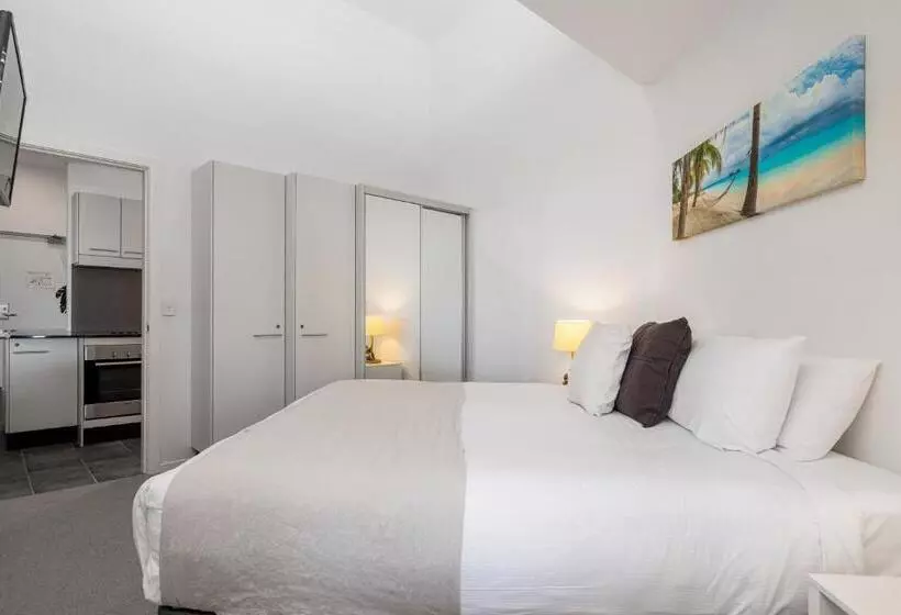 オーシャンビューバルコニー付きワンベッドルームアパートメント, Lennox Holiday Apartments