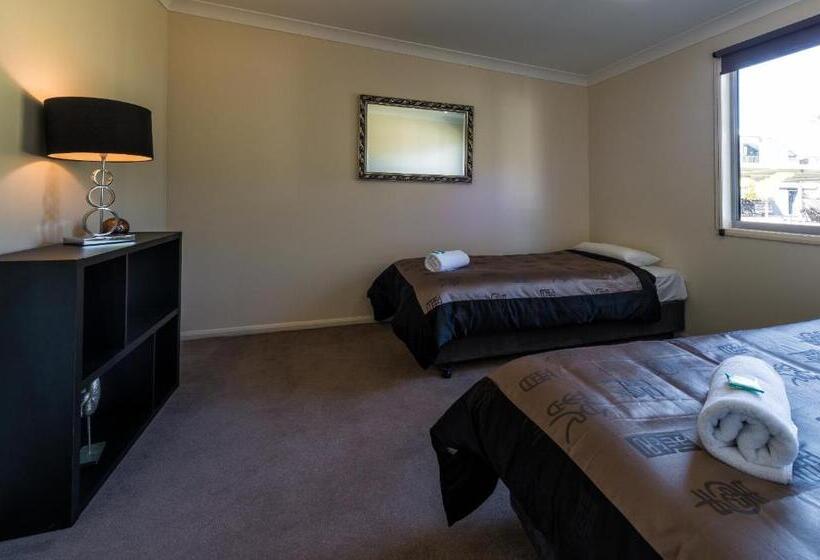 بنجلو عائلى, Rosslyn Bay Resort Yeppoon