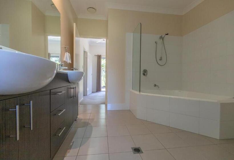 بنجلو عائلى, Rosslyn Bay Resort Yeppoon