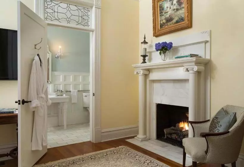 ジュニアスイート, The Twelve Oaks Bed & Breakfast