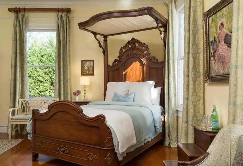 ジュニアスイート, The Twelve Oaks Bed & Breakfast