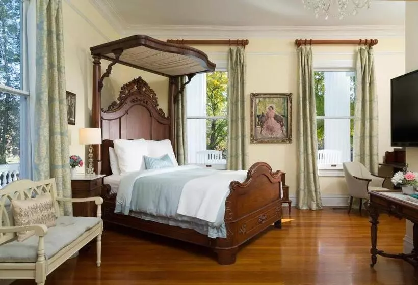 ジュニアスイート, The Twelve Oaks Bed & Breakfast