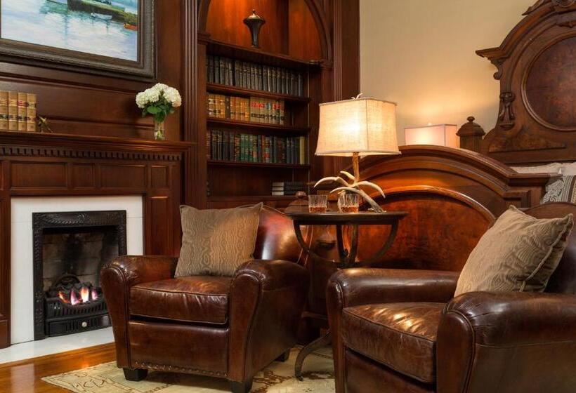 جناح, The Twelve Oaks Bed & Breakfast