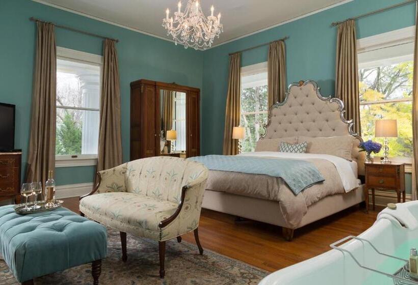 جناح سوبيريور, The Twelve Oaks Bed & Breakfast