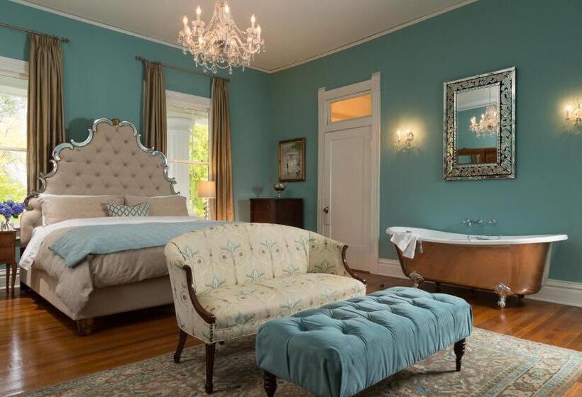 جناح سوبيريور, The Twelve Oaks Bed & Breakfast