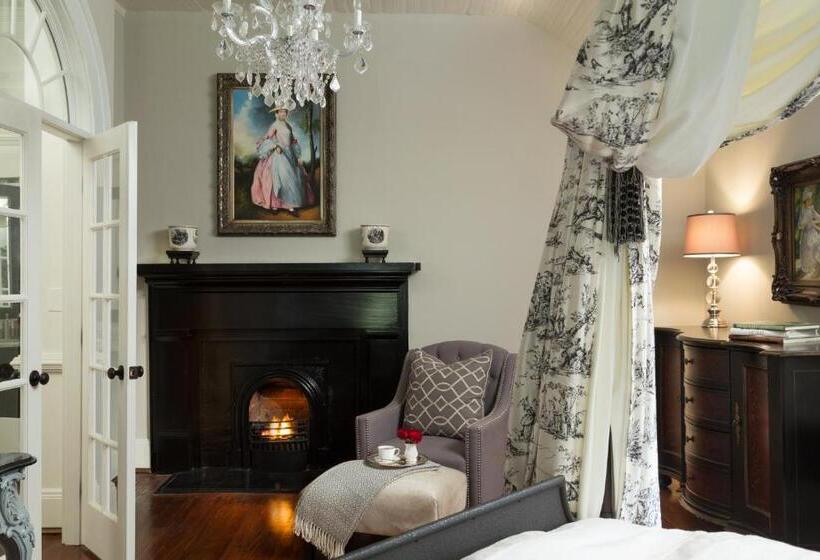 جناح مزود بجاكوزى, The Twelve Oaks Bed & Breakfast