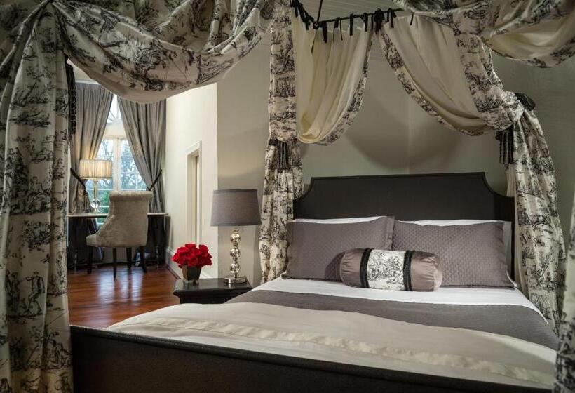 جناح مزود بجاكوزى, The Twelve Oaks Bed & Breakfast