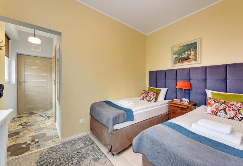 اتاق استاندارد, 730 Art House