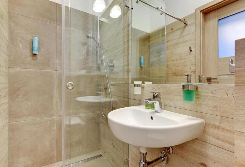 اتاق استاندارد, 730 Art House