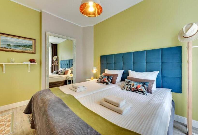 اتاق استاندارد با بالکن, 730 Art House