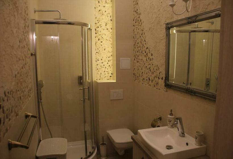 スーペリアファミリールーム, Dworek Hołny