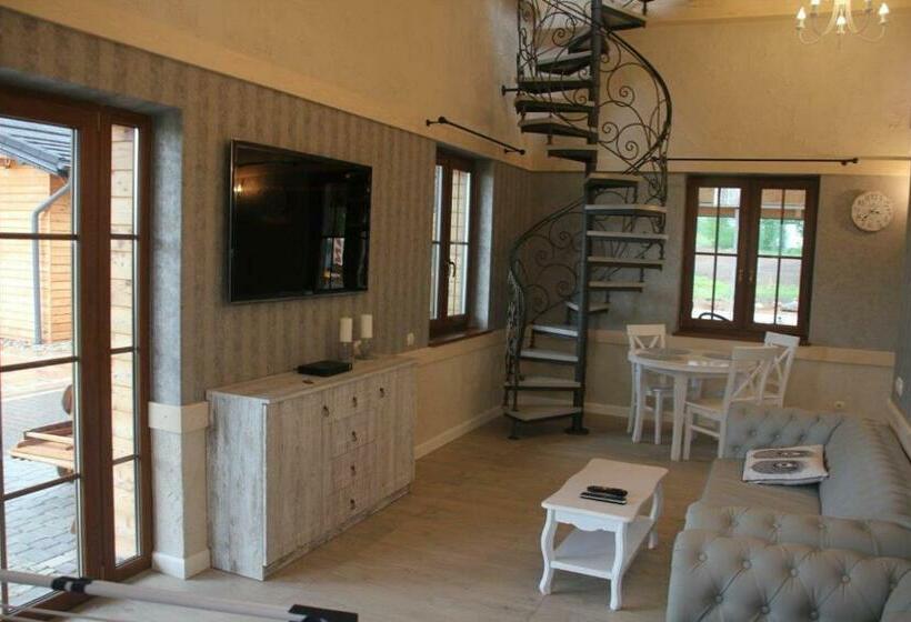 ファミリールーム, Dworek Hołny