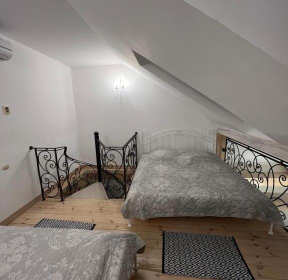 スーペリアファミリールーム, Dworek Hołny