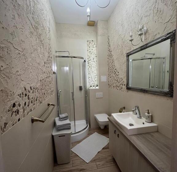 ファミリールーム, Dworek Hołny