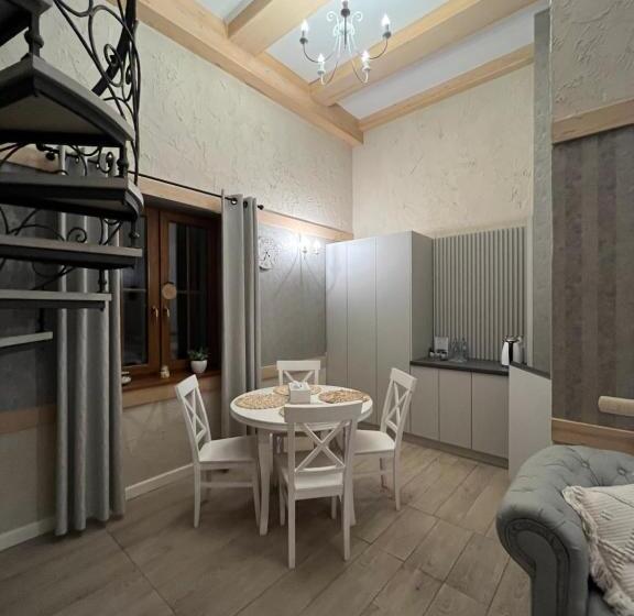 ファミリールーム, Dworek Hołny