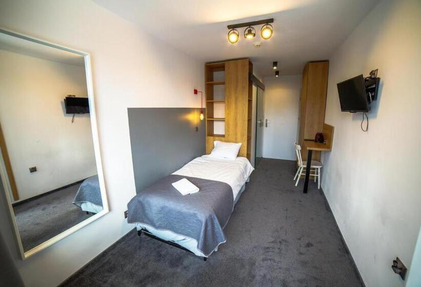 اتاق یک تخته با چشمانداز باغ, Krokus