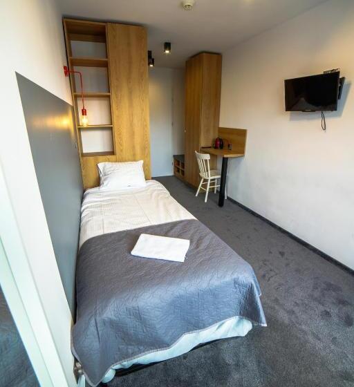 اتاق یک تخته با چشمانداز باغ, Krokus