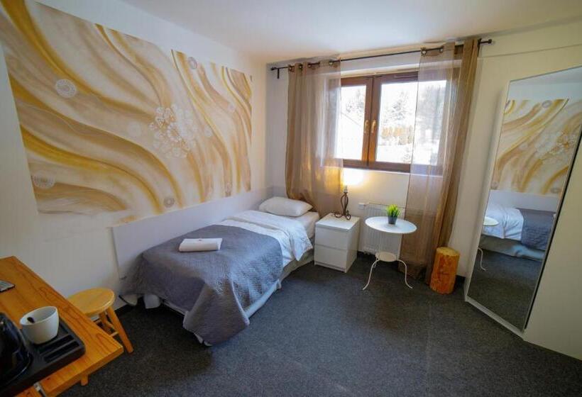 اتاق یک تخته با چشمانداز باغ, Krokus