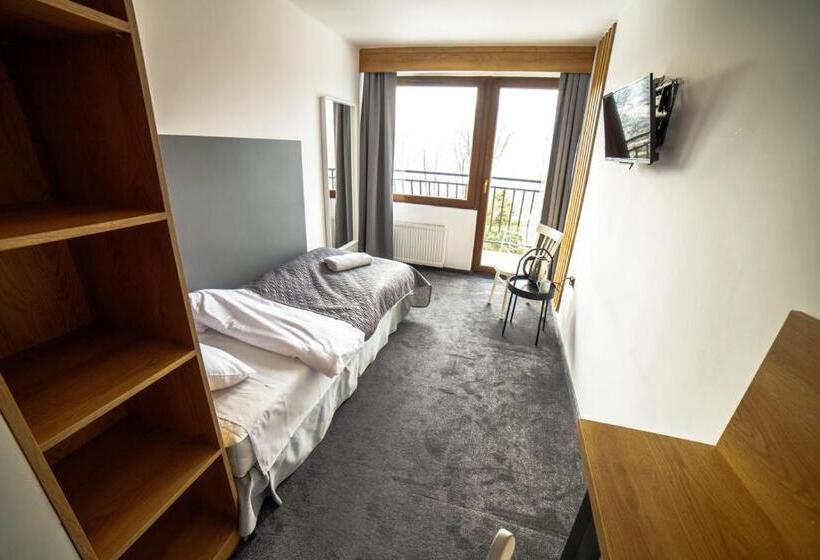 اتاق یک تخته با چشمانداز باغ, Krokus