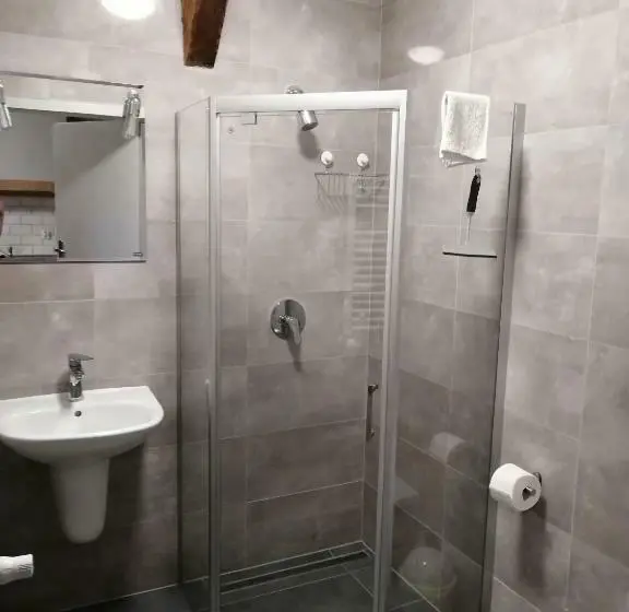 Standard Kolmen Hengen Huone, Noclegi Stara Wozownia