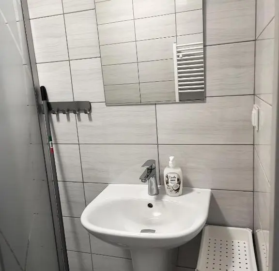 Basic-huone, Noclegi Stara Wozownia