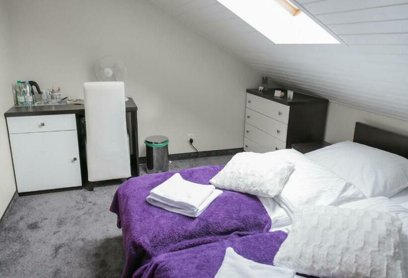 带共用浴室的标准房间, Rajska Oaza