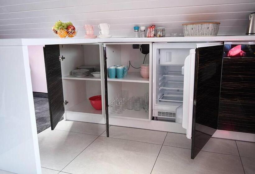 家庭套房, Rajska Oaza