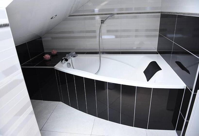 家庭套房, Rajska Oaza