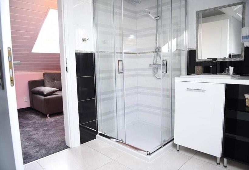 家庭套房, Rajska Oaza