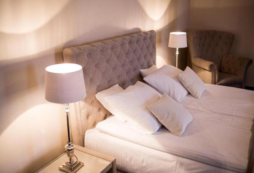 Апартаменты 2 Спальни, Restauracja Hotel Vip