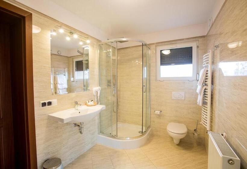 شقة غرفتين, Restauracja Hotel Vip